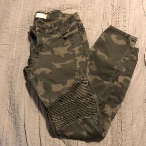 Altered State Camo pants size 25